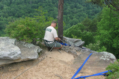 Ray setting the rappel
