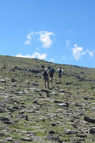 hikers on the final slopes of Ida